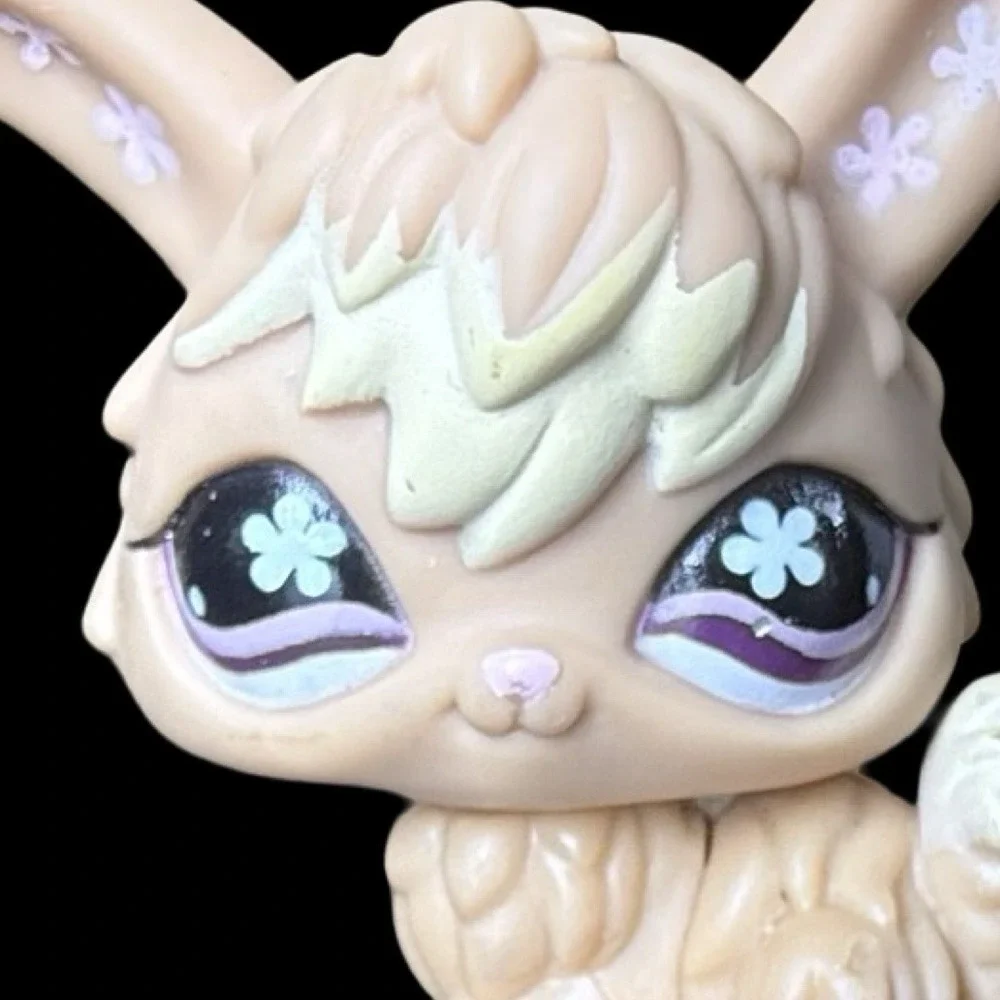 Hasbro Littlest Pet Shop LPS #631 Angora Bunny Rabbit Purple Eyes and Flowers